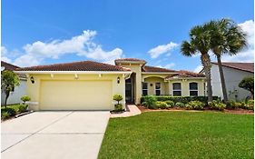 Four-Bedroom Pool Home Davenport